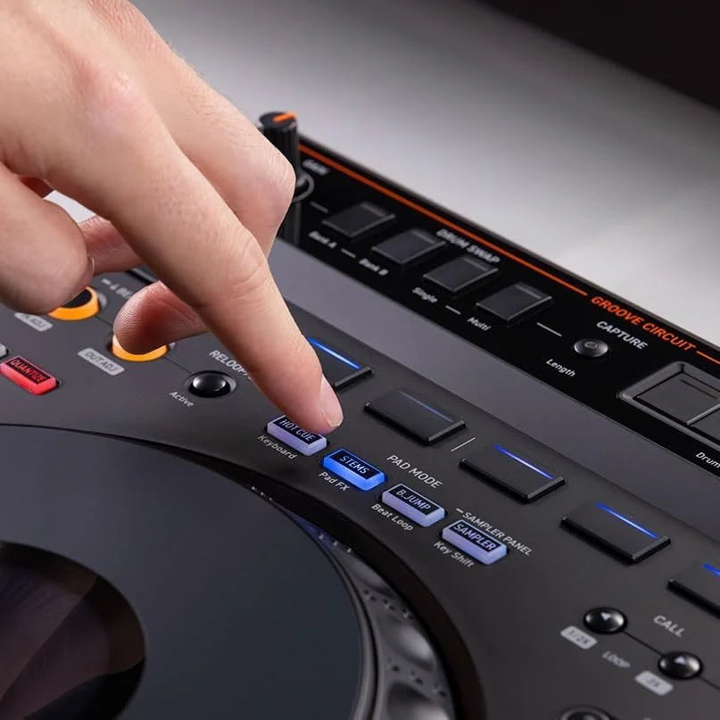 Pioneer DJ AlphaTheta DDJ-GRV6 4-channel performances DJ controllers